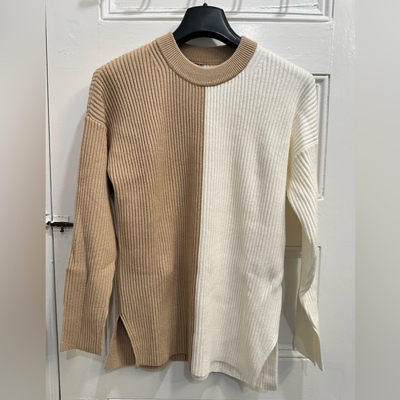 NWOT Abercrombie LuxeLoft Oversized Spliced Crew Sweater XS - Picture 2 of 4